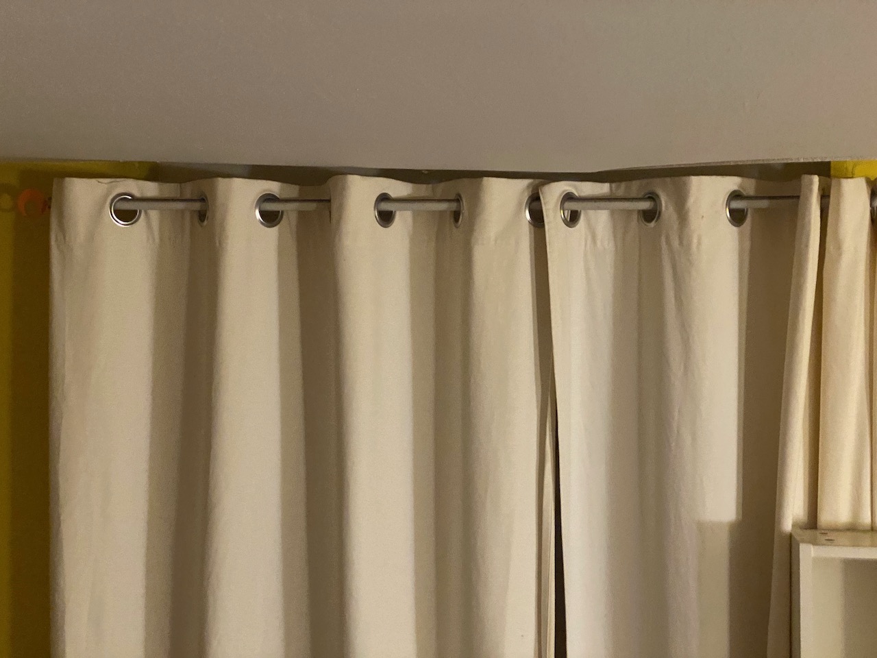 Le plafond commence à s’affaisser